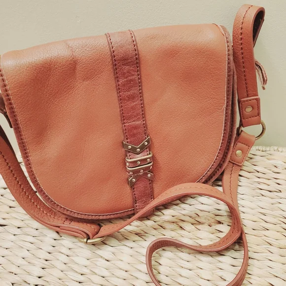 The Sak crossbody handbag, brown, leather zipper opening - Picture 6 of 15